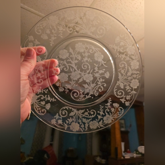 Vintage Cambridge 9.5" Plate With Buttercup Etched Design. UV Reactive. - Picture 2 of 4